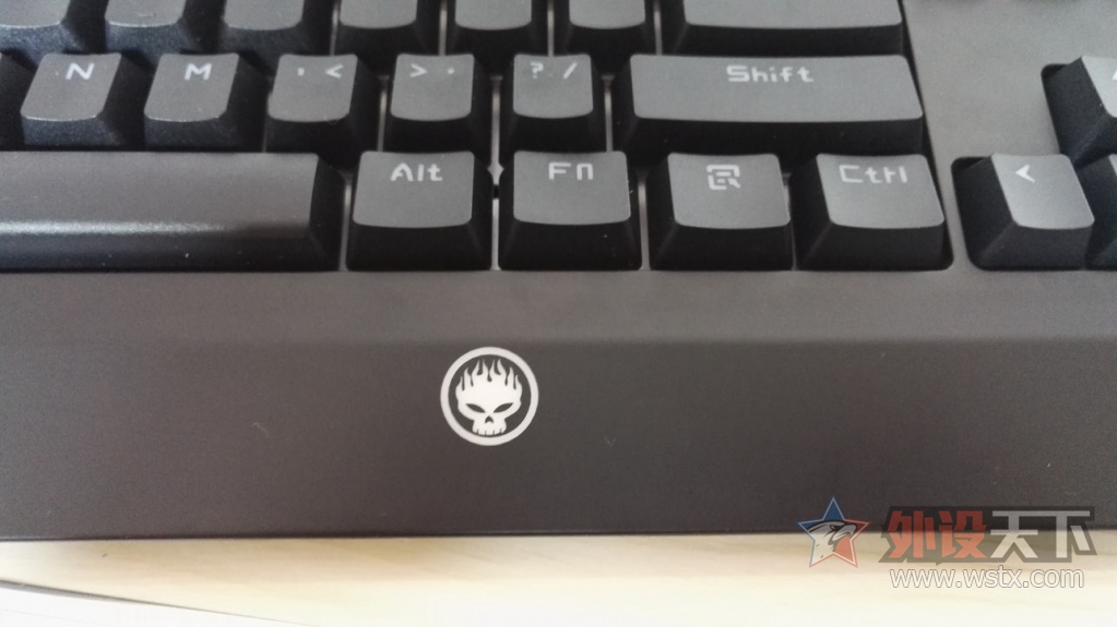 �յ��ֵ�FIRE-PAD ����ʹ V2 ����RGB���̣��������ģ��Լ۱����㣬�������档