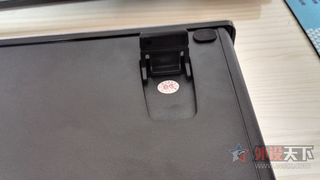 �յ��ֵ�FIRE-PAD ����ʹ V2 ����RGB���̣��������ģ��Լ۱����㣬�������档