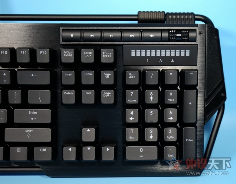 ������ֻ�з��Ҫ�ڼ��Լ�ˣ�֥��KM780 RGB Cherry MX���Ὺ��С��