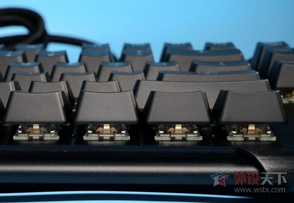 ������ֻ�з��Ҫ�ڼ��Լ�ˣ�֥��KM780 RGB Cherry MX���Ὺ��С��