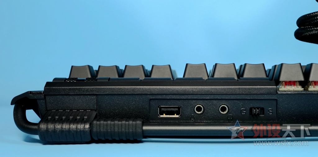 ������ֻ�з��Ҫ�ڼ��Լ�ˣ�֥��KM780 RGB Cherry MX���Ὺ��С��