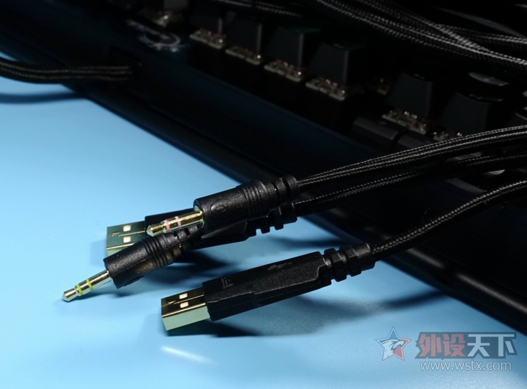 ������ֻ�з��Ҫ�ڼ��Լ�ˣ�֥��KM780 RGB Cherry MX���Ὺ��С��