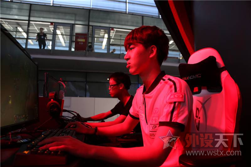 �в���������Ů��HyperX�߶˲�Ʒ����2016ChinaJoy