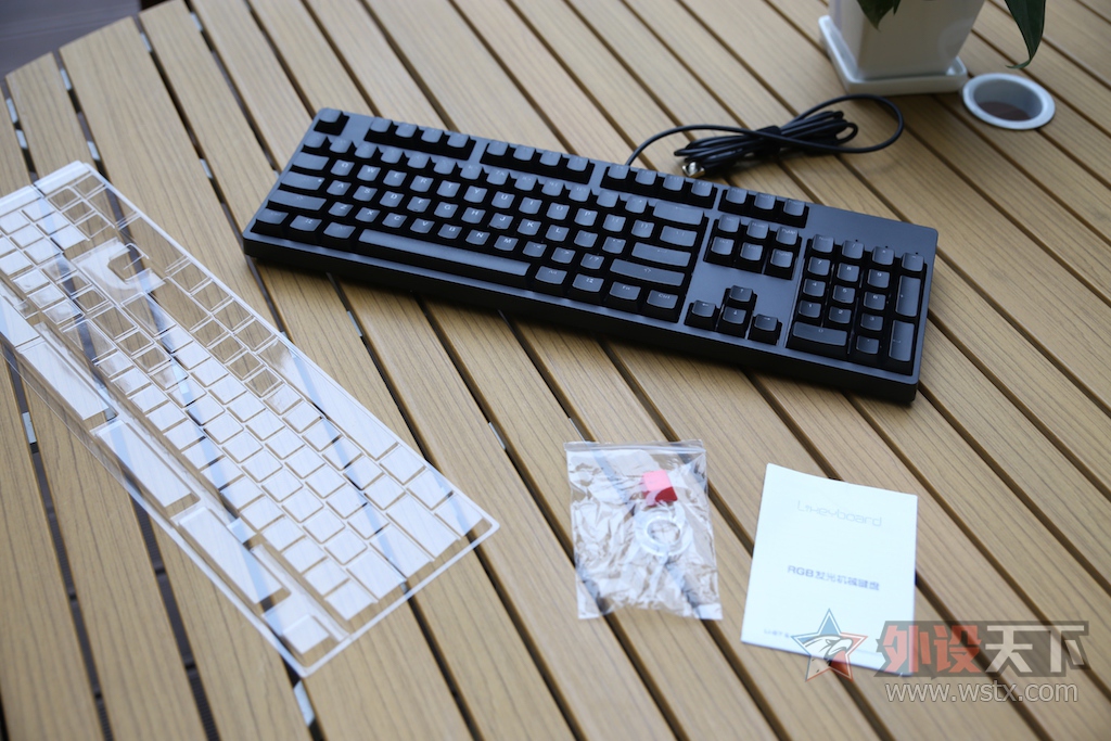 ����qu�ܵ�Likeyboard Li-104 RGB�� ����
