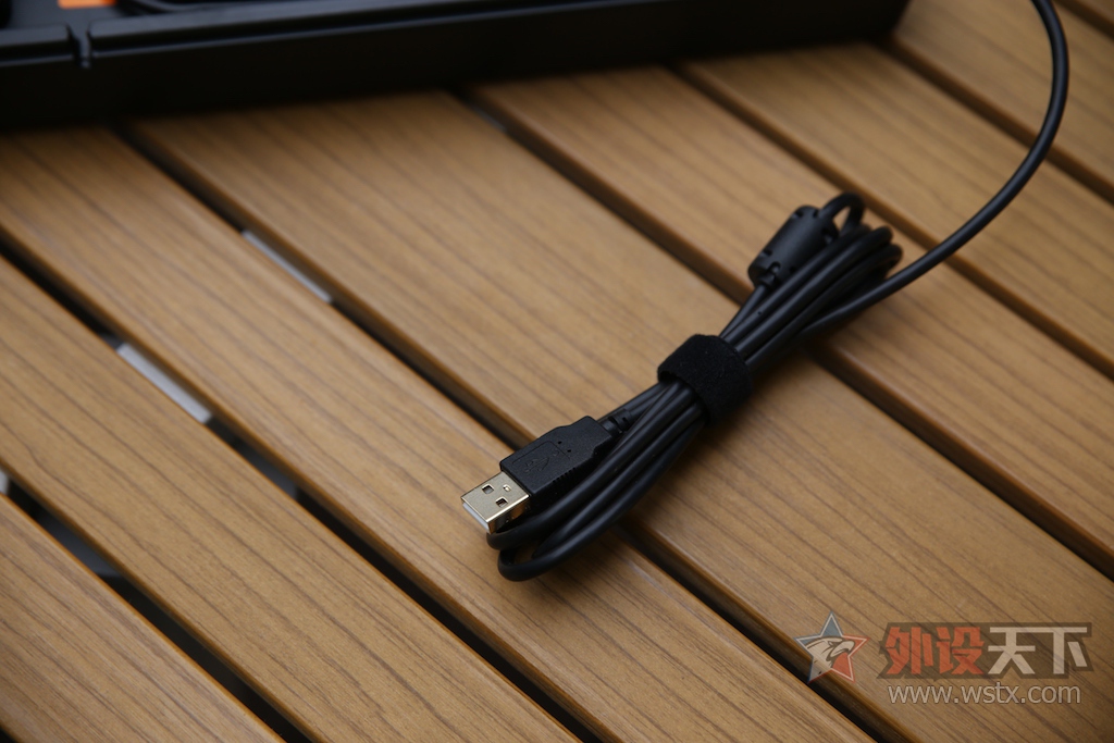 ����qu�ܵ�Likeyboard Li-104 RGB�� ����