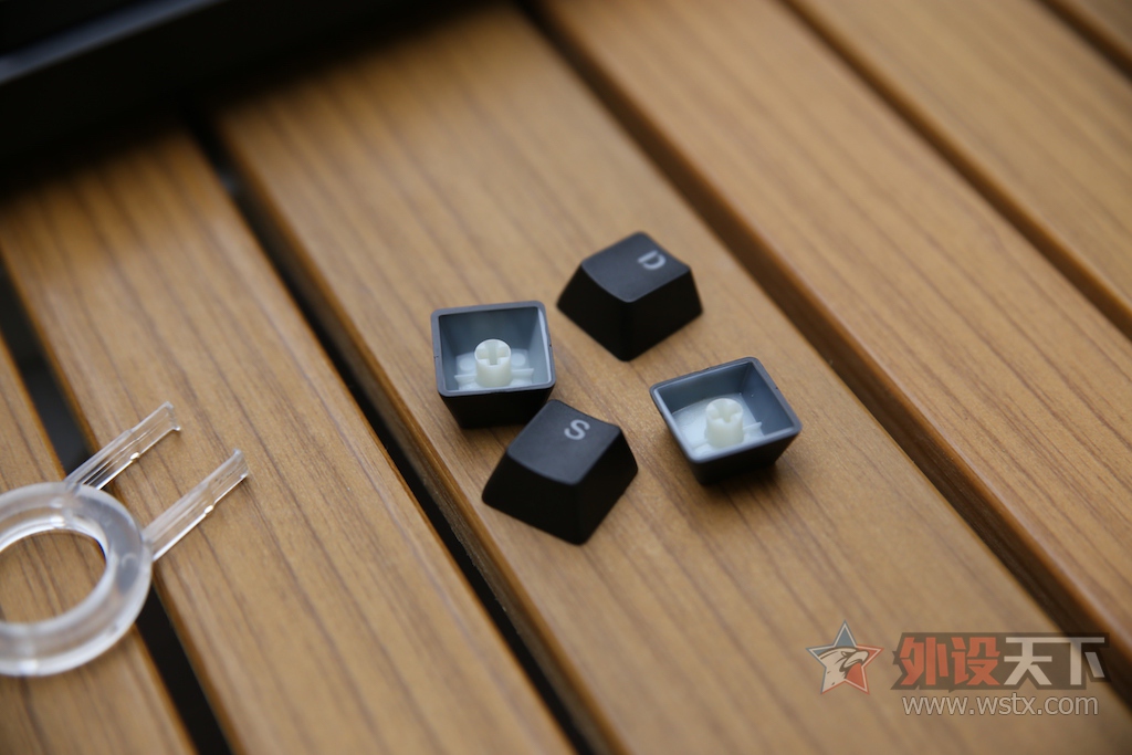 ����qu�ܵ�Likeyboard Li-104 RGB�� ����