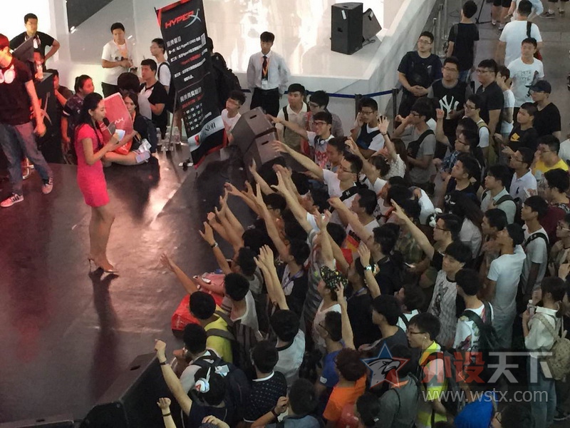�в���������Ů��HyperX�߶˲�Ʒ����2015ChinaJoy