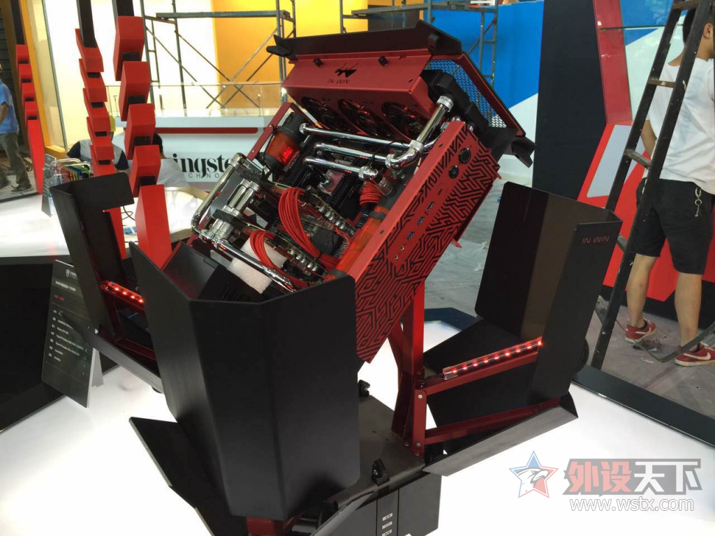 �в���������Ů��HyperX�߶˲�Ʒ����2015ChinaJoy