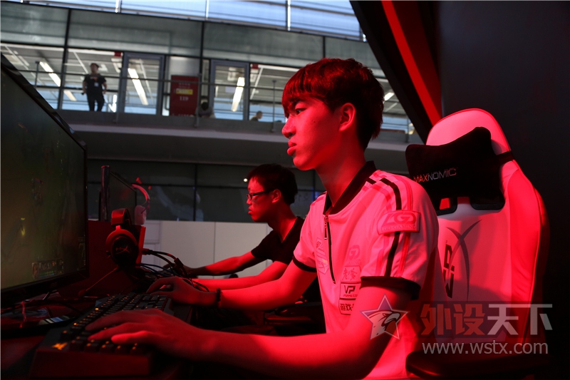 �в���������Ů��HyperX�߶˲�Ʒ����2015ChinaJoy