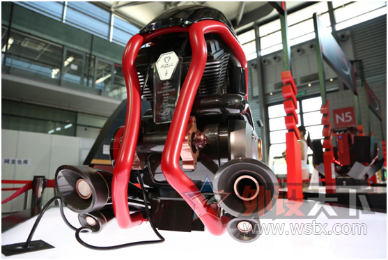 �в���������Ů��HyperX�߶˲�Ʒ����2015ChinaJoy