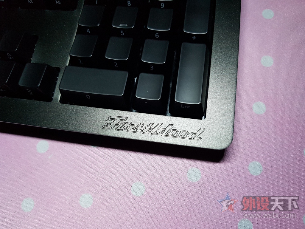 ���������Ĺ⣡�ھ�AK60��͸�⻷RGB���������Ͻ��е���̿�������