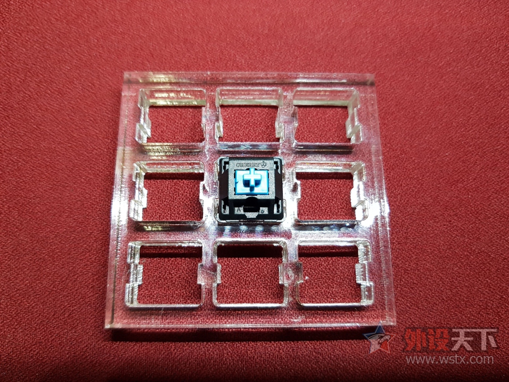 ���������Ĺ⣡�ھ�AK60��͸�⻷RGB���������Ͻ��е���̿�������