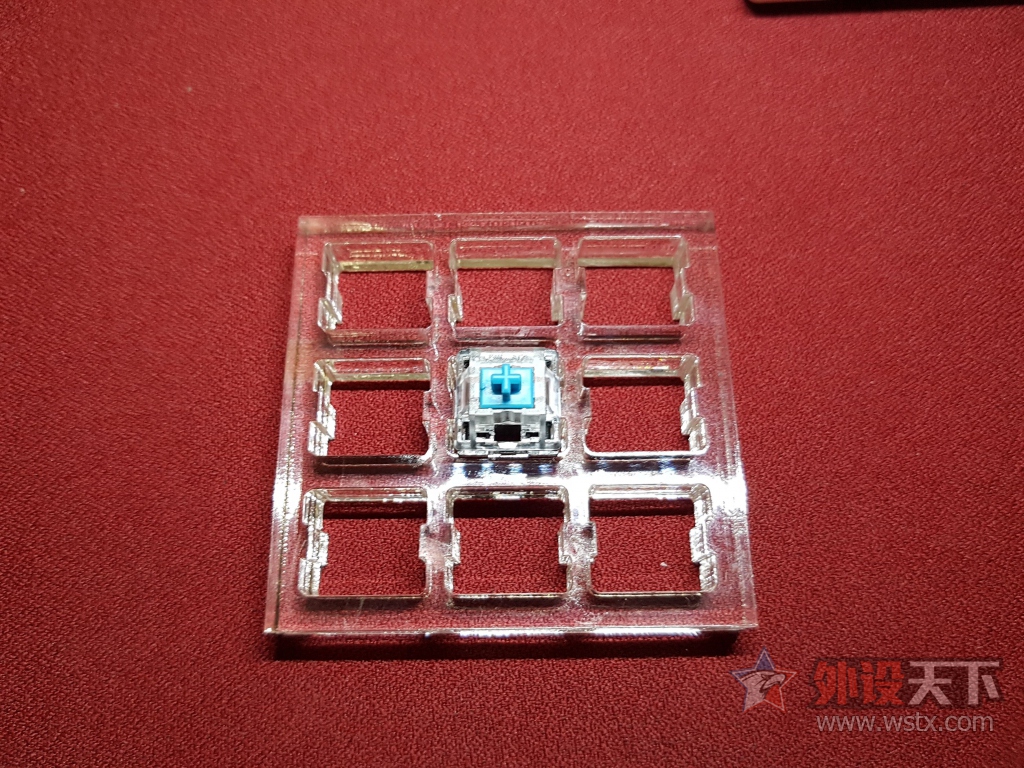 ���������Ĺ⣡�ھ�AK60��͸�⻷RGB���������Ͻ��е���̿�������