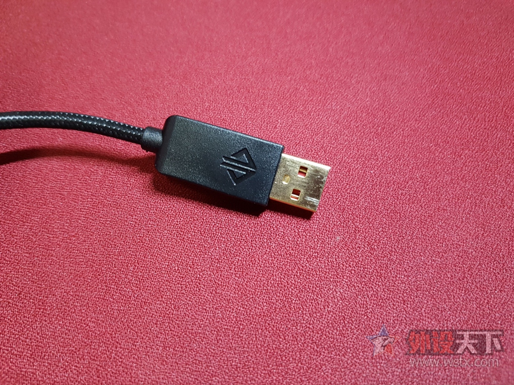 ���������Ĺ⣡�ھ�AK60��͸�⻷RGB���������Ͻ��е���̿�������
