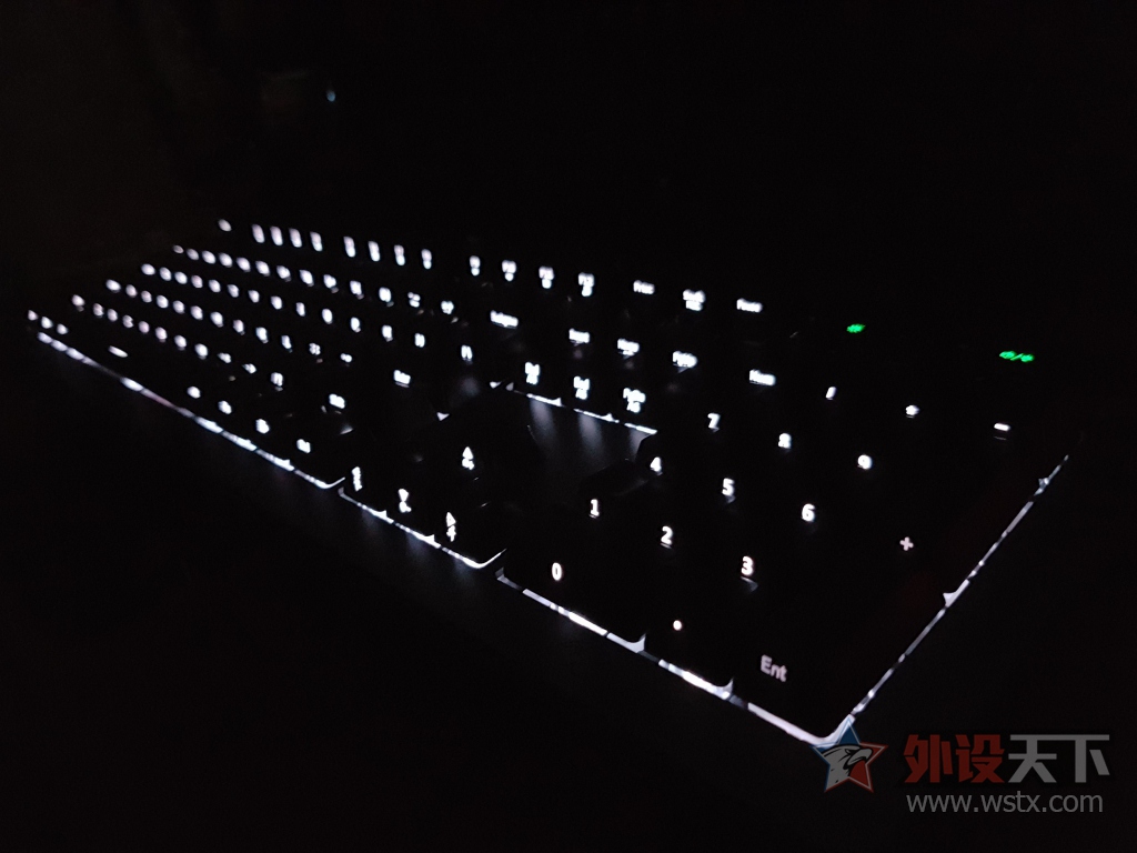 ���������Ĺ⣡�ھ�AK60��͸�⻷RGB���������Ͻ��е���̿�������