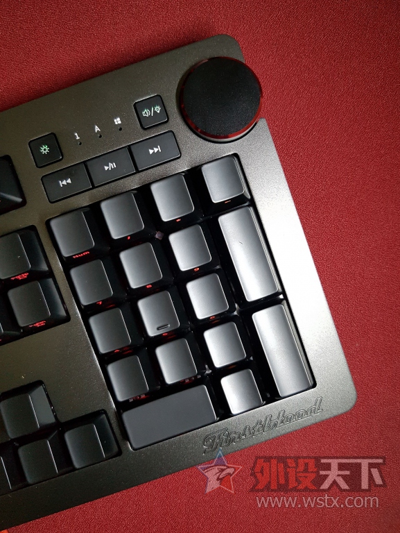 ���������Ĺ⣡�ھ�AK60��͸�⻷RGB���������Ͻ��е���̿�������