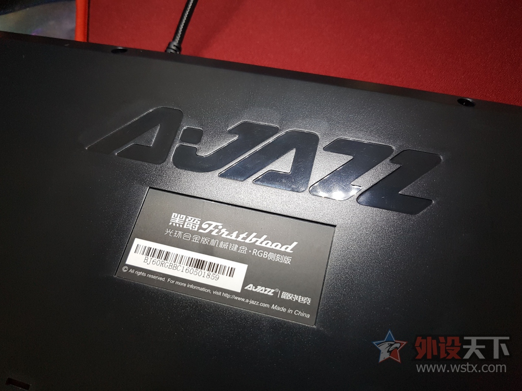 ���������Ĺ⣡�ھ�AK60��͸�⻷RGB���������Ͻ��е���̿�������