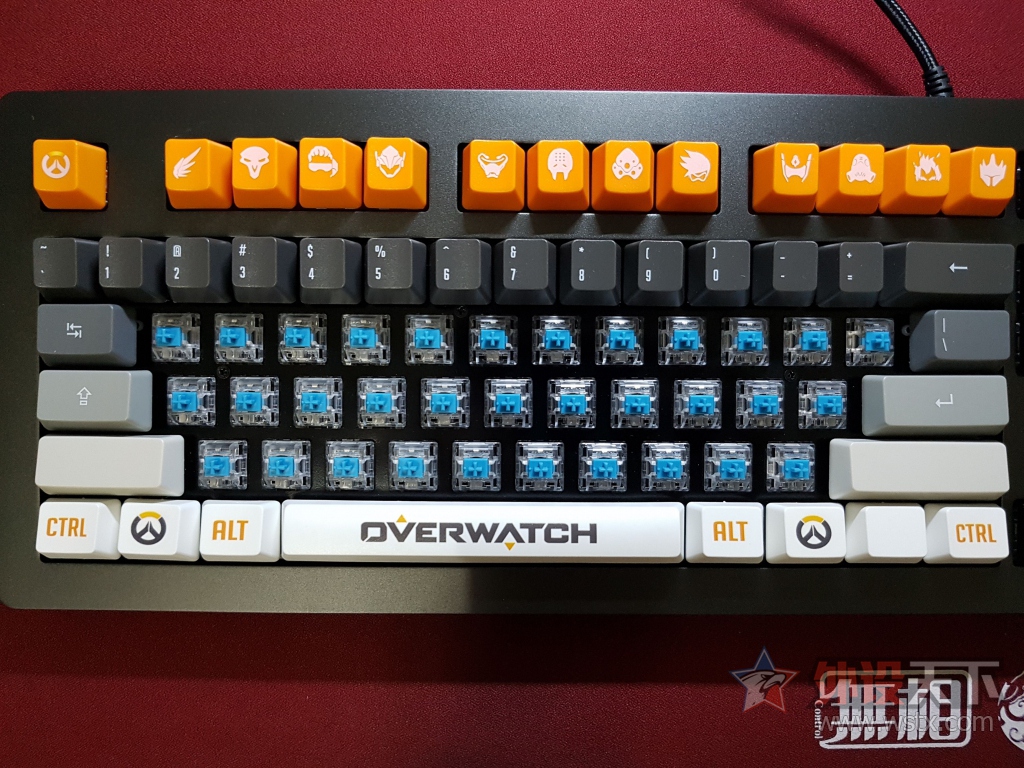 ���������Ĺ⣡�ھ�AK60��͸�⻷RGB���������Ͻ��е���̿�������