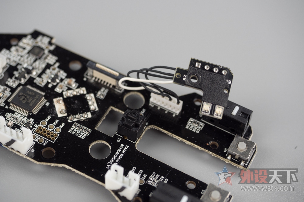 �����ӡ�Razer Naga Hex V2���⣺�������ں�