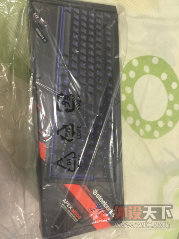 600