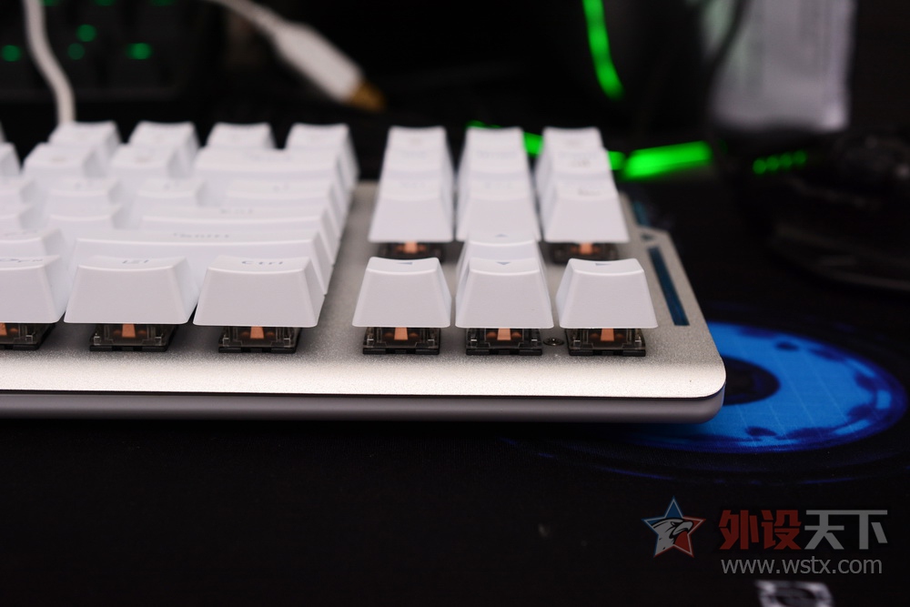 �������������Ǹ��ԣ������EK815ˮҫ������һ˵һ