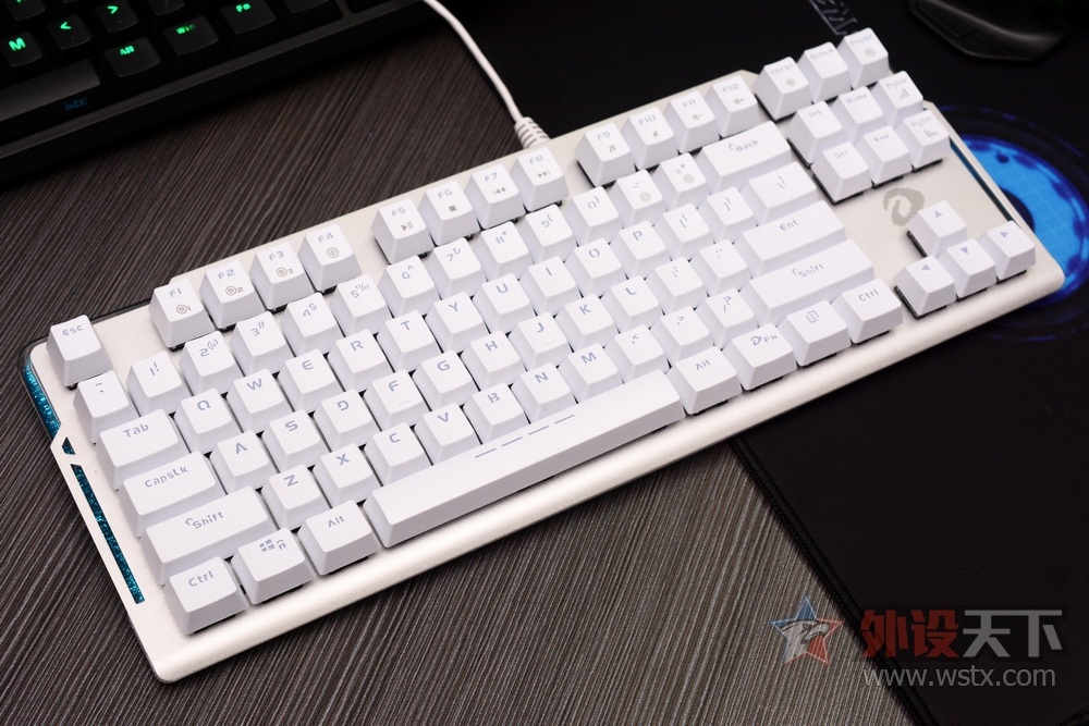 �������������Ǹ��ԣ������EK815ˮҫ������һ˵һ