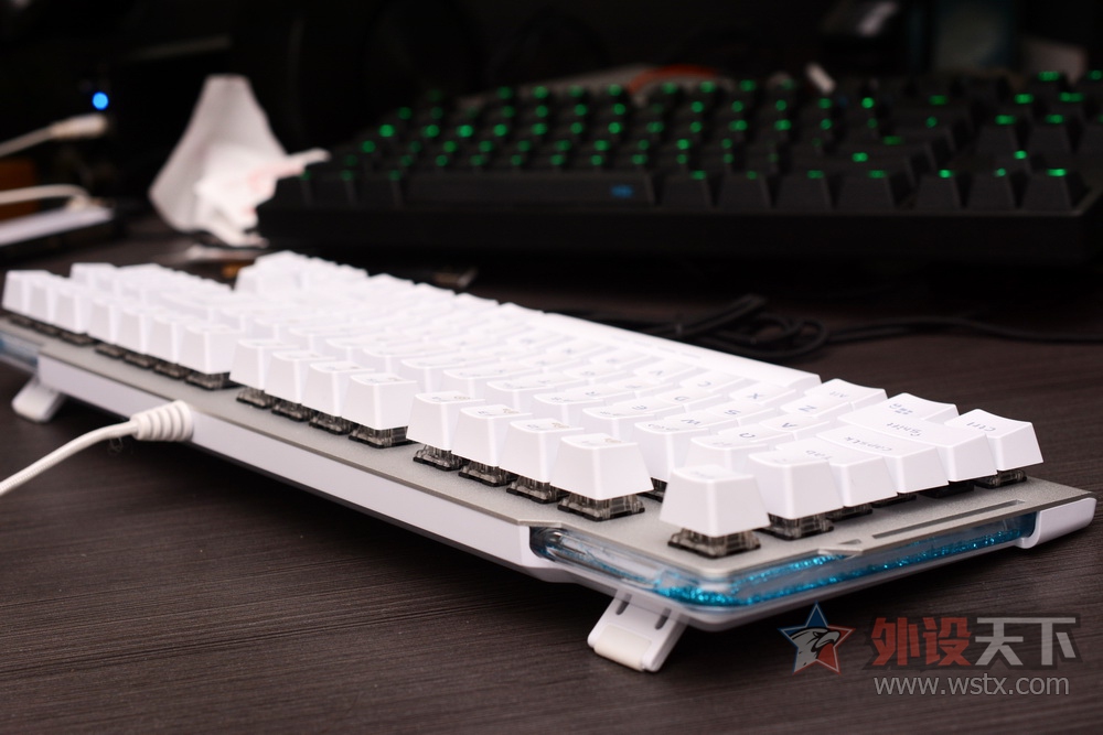 �������������Ǹ��ԣ������EK815ˮҫ������һ˵һ