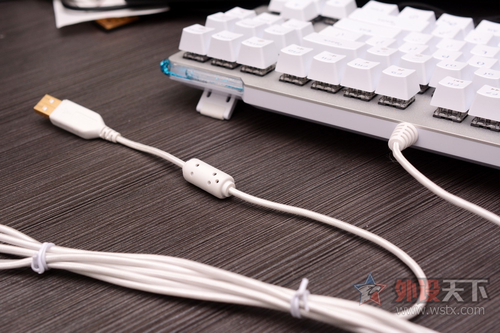 �������������Ǹ��ԣ������EK815ˮҫ������һ˵һ