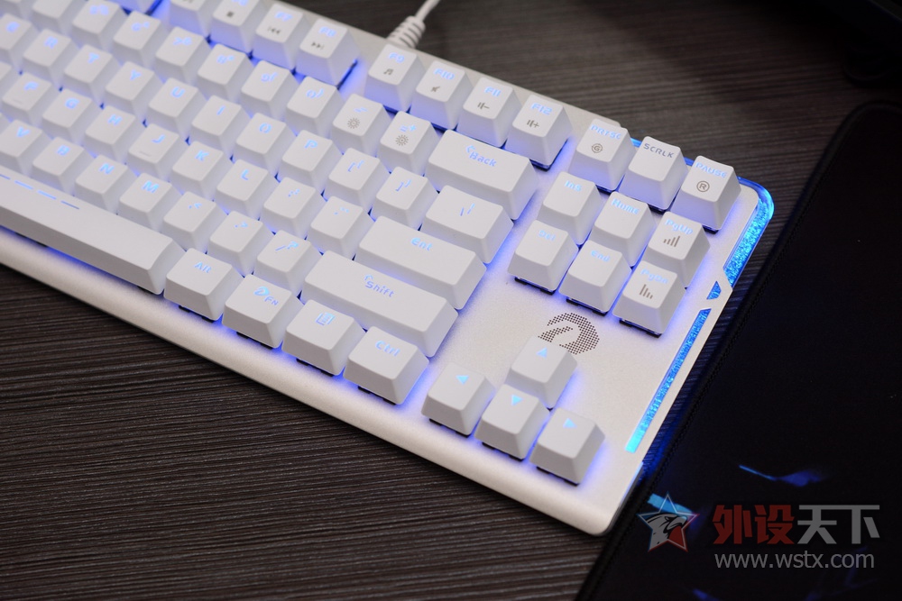 �������������Ǹ��ԣ������EK815ˮҫ������һ˵һ