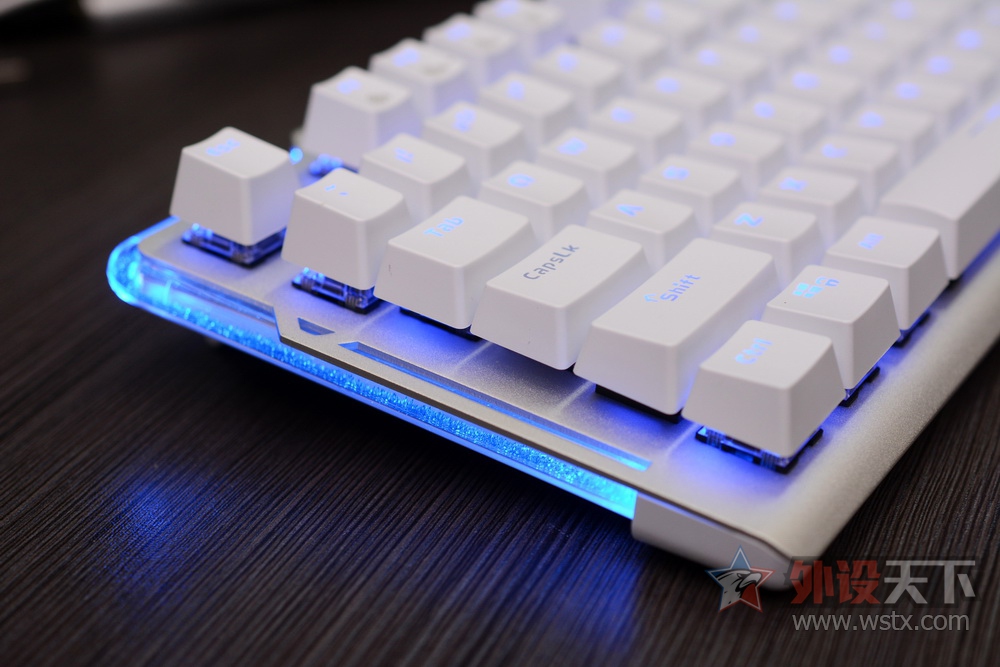 �������������Ǹ��ԣ������EK815ˮҫ������һ˵һ