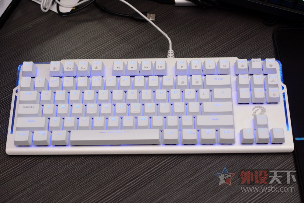 �������������Ǹ��ԣ������EK815ˮҫ������һ˵һ