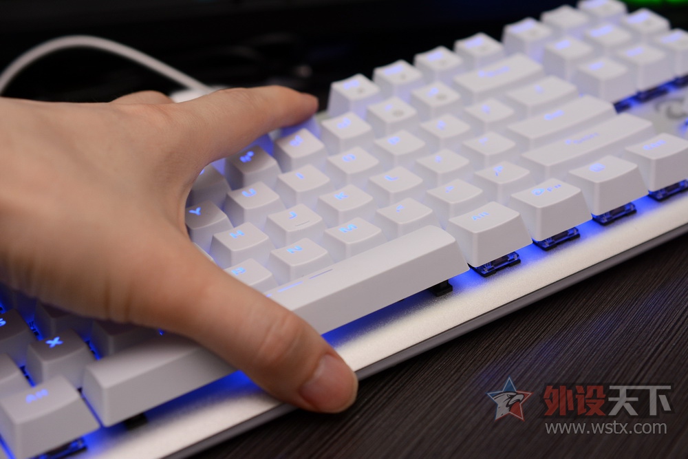 �������������Ǹ��ԣ������EK815ˮҫ������һ˵һ