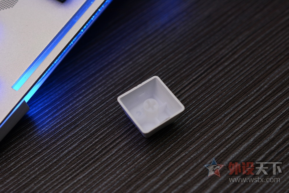 �������������Ǹ��ԣ������EK815ˮҫ������һ˵һ