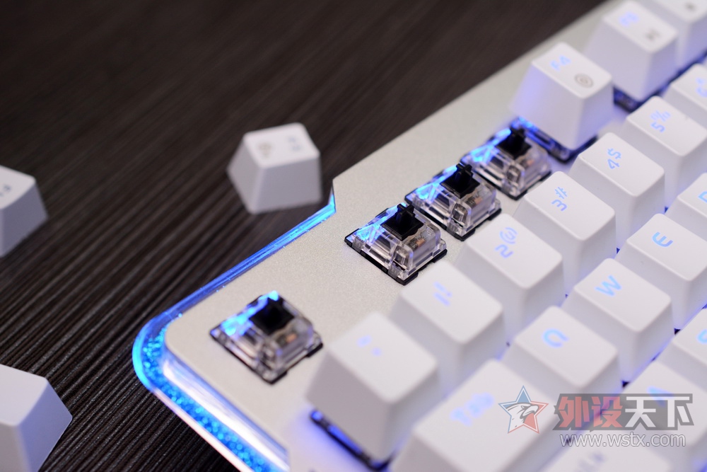 �������������Ǹ��ԣ������EK815ˮҫ������һ˵һ