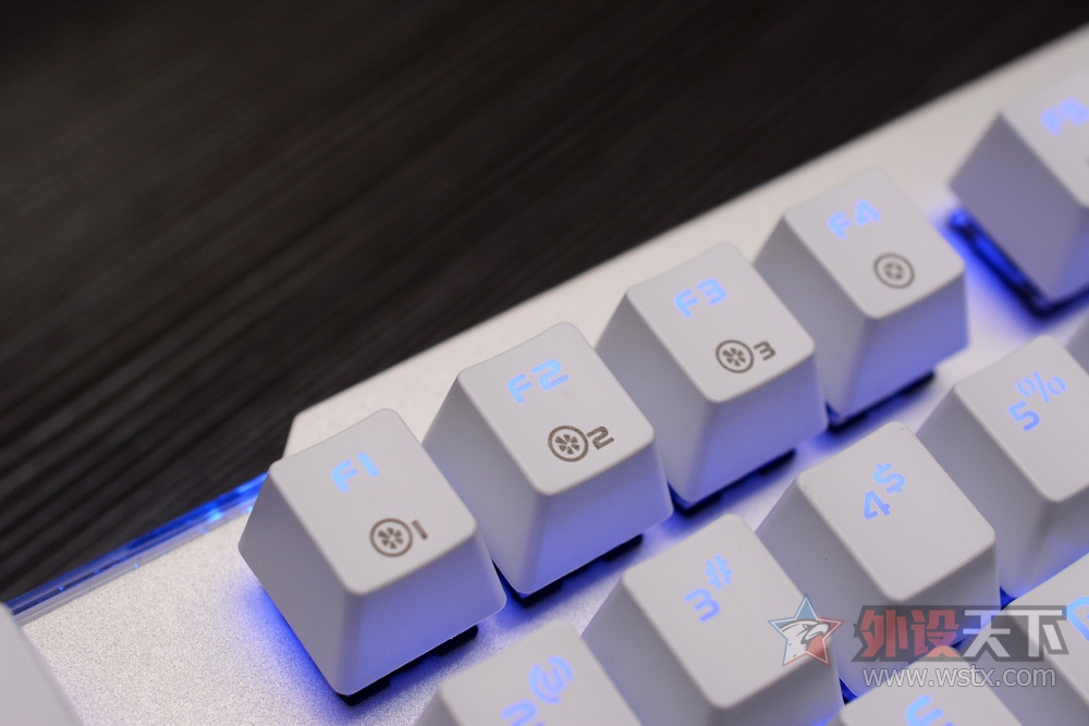 �������������Ǹ��ԣ������EK815ˮҫ������һ˵һ