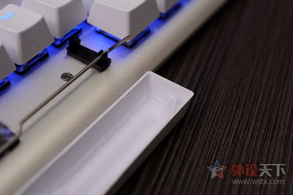 �������������Ǹ��ԣ������EK815ˮҫ������һ˵һ