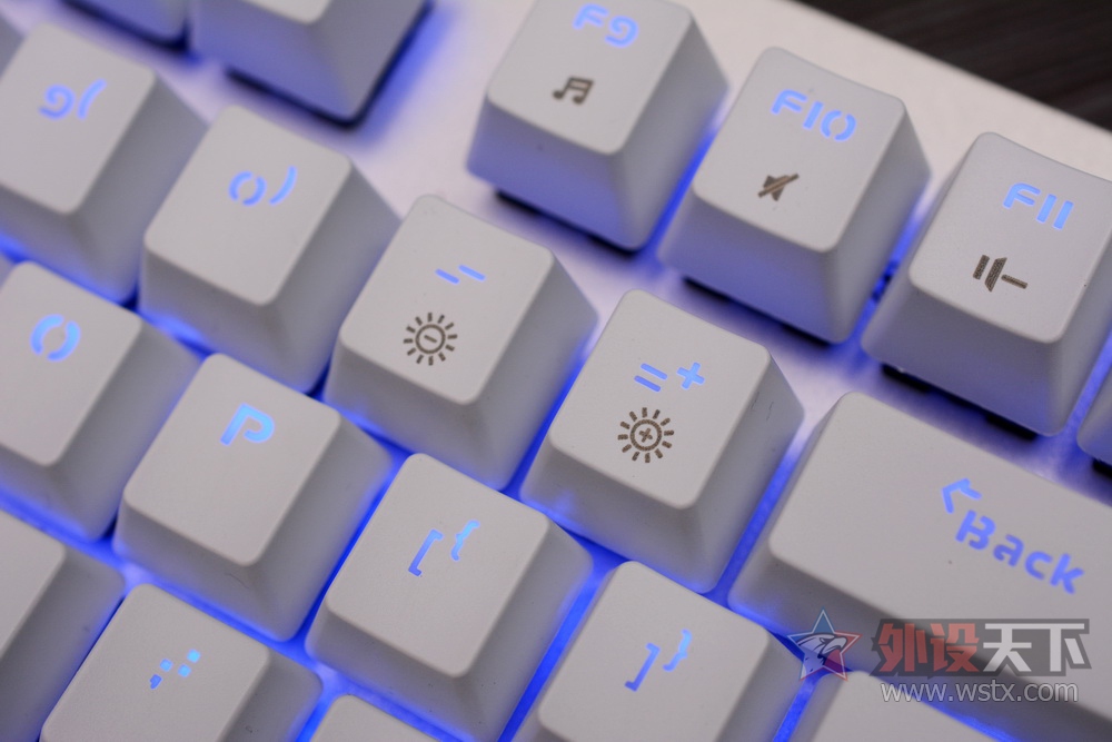 �������������Ǹ��ԣ������EK815ˮҫ������һ˵һ