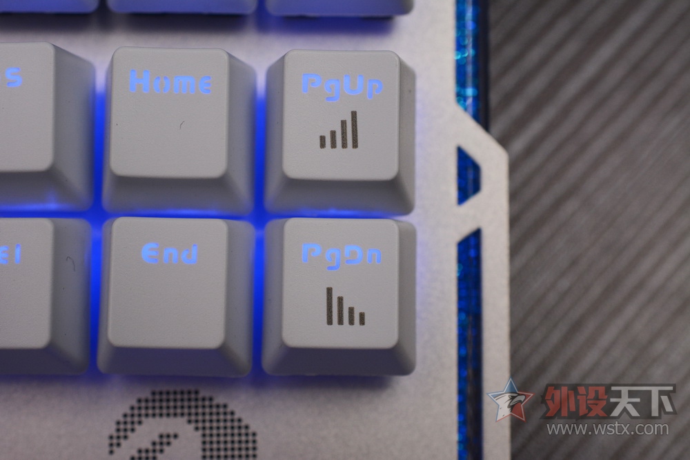 �������������Ǹ��ԣ������EK815ˮҫ������һ˵һ