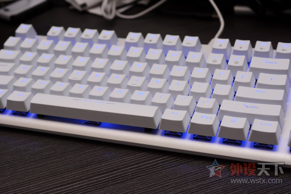 �������������Ǹ��ԣ������EK815ˮҫ������һ˵һ