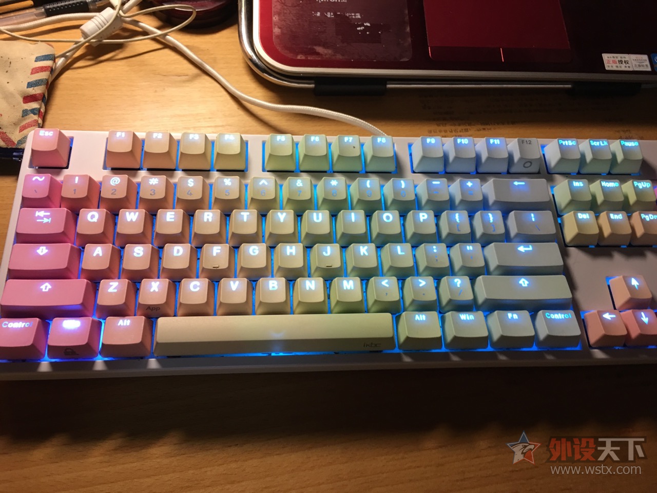 ���ѳ���������IKBC G104�� �ʺ��ñ+�Ȱβ����+�����ư׵Ƹ�һ��