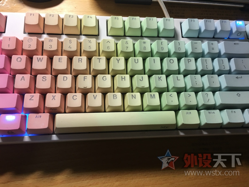 ���ѳ���������IKBC G104�� �ʺ��ñ+�Ȱβ����+�����ư׵Ƹ�һ��