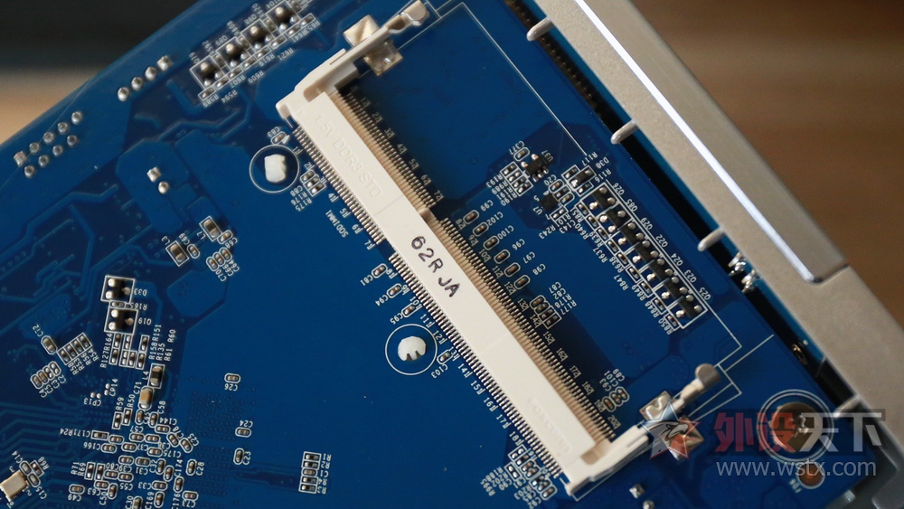 ¸˴洢TerraMaster F2-220 NAS
