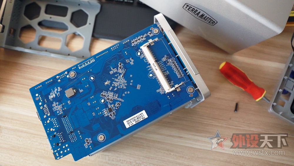 ¸˴洢TerraMaster F2-220 NAS