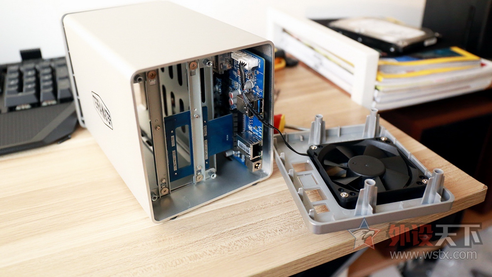 ¸˴洢TerraMaster F2-220 NAS