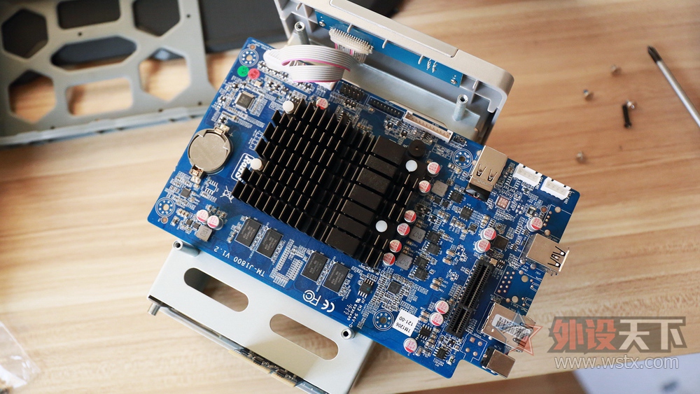 ¸˴洢TerraMaster F2-220 NAS