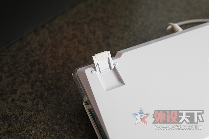 ����֮������ϵ�еھŵ�������硱ˮ���´��� �����ˮҫEK815��е���̿�������