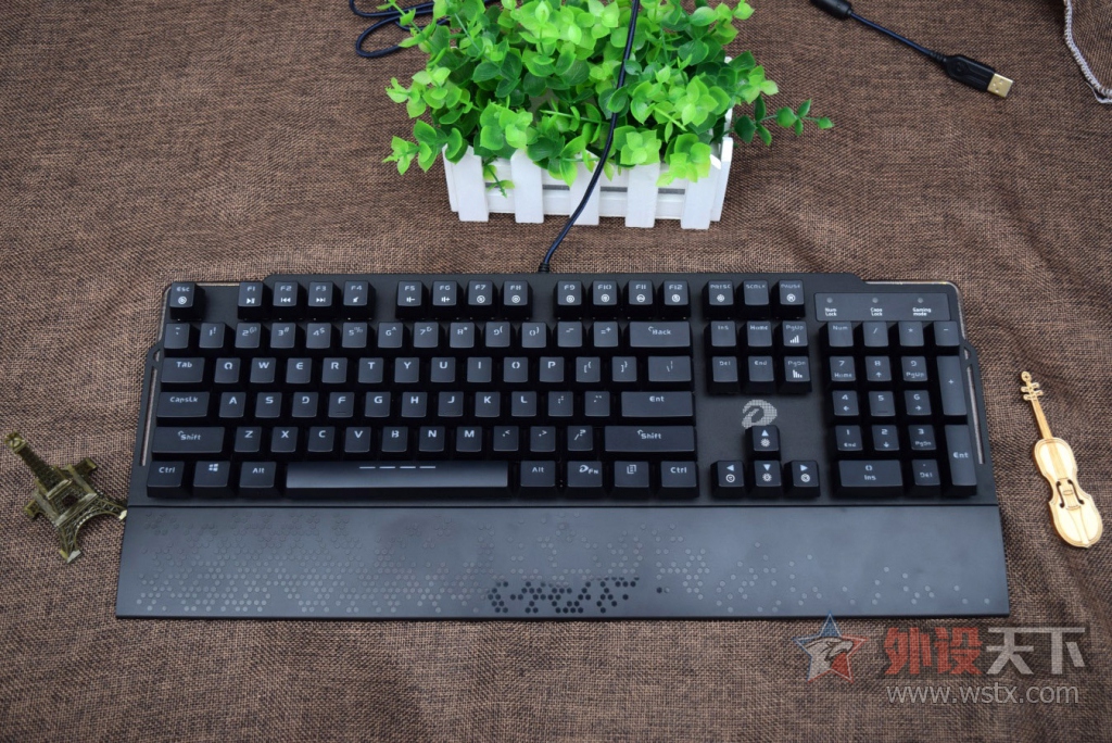 ɱǰһ   104 EK815 ͼ