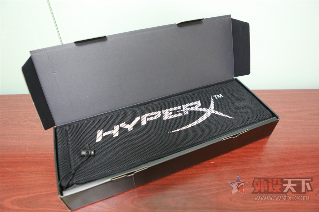 �������¾��ޣ������������𺳡���ʿ��HyperX  Alloy ��������е���̿��䣨�޶�ͼ!��