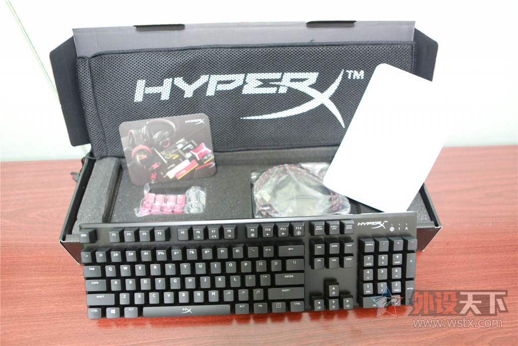 �������¾��ޣ������������𺳡���ʿ��HyperX  Alloy ��������е���̿��䣨�޶�ͼ!��