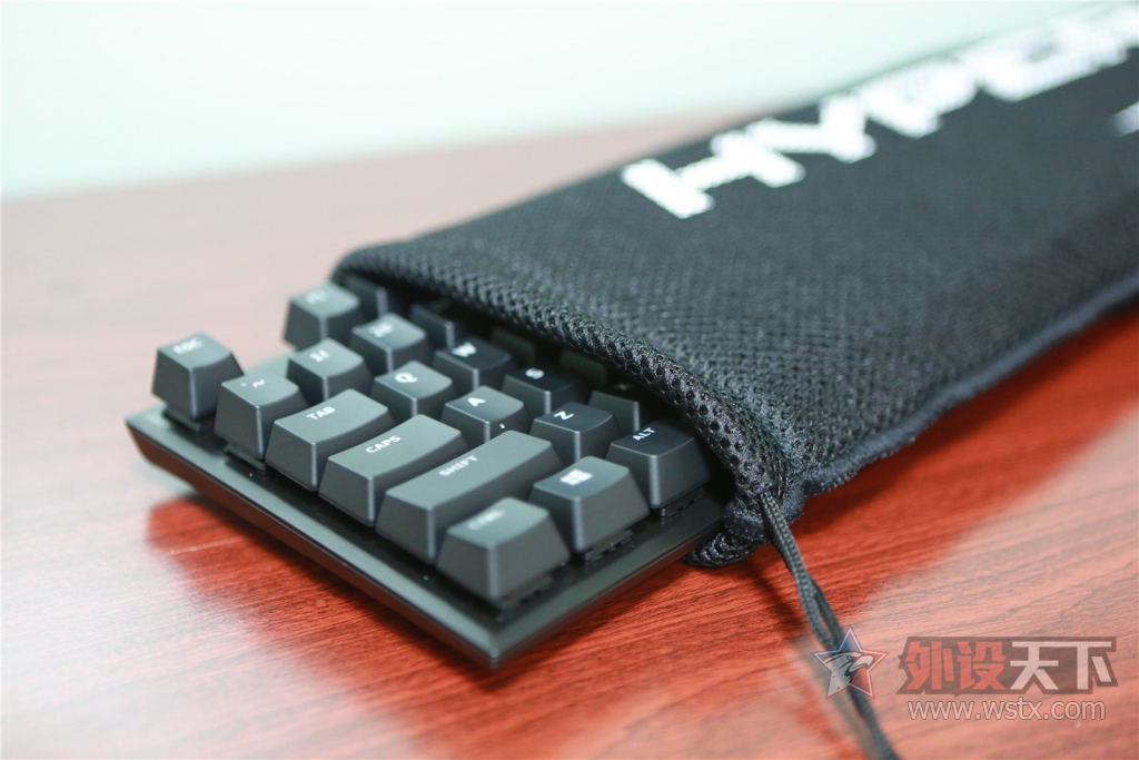 �������¾��ޣ������������𺳡���ʿ��HyperX  Alloy ��������е���̿��䣨�޶�ͼ!��